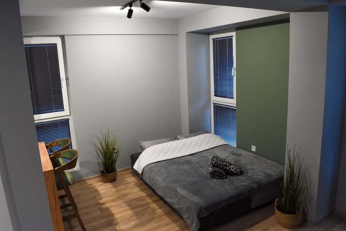 Cozy bedroom with green accent